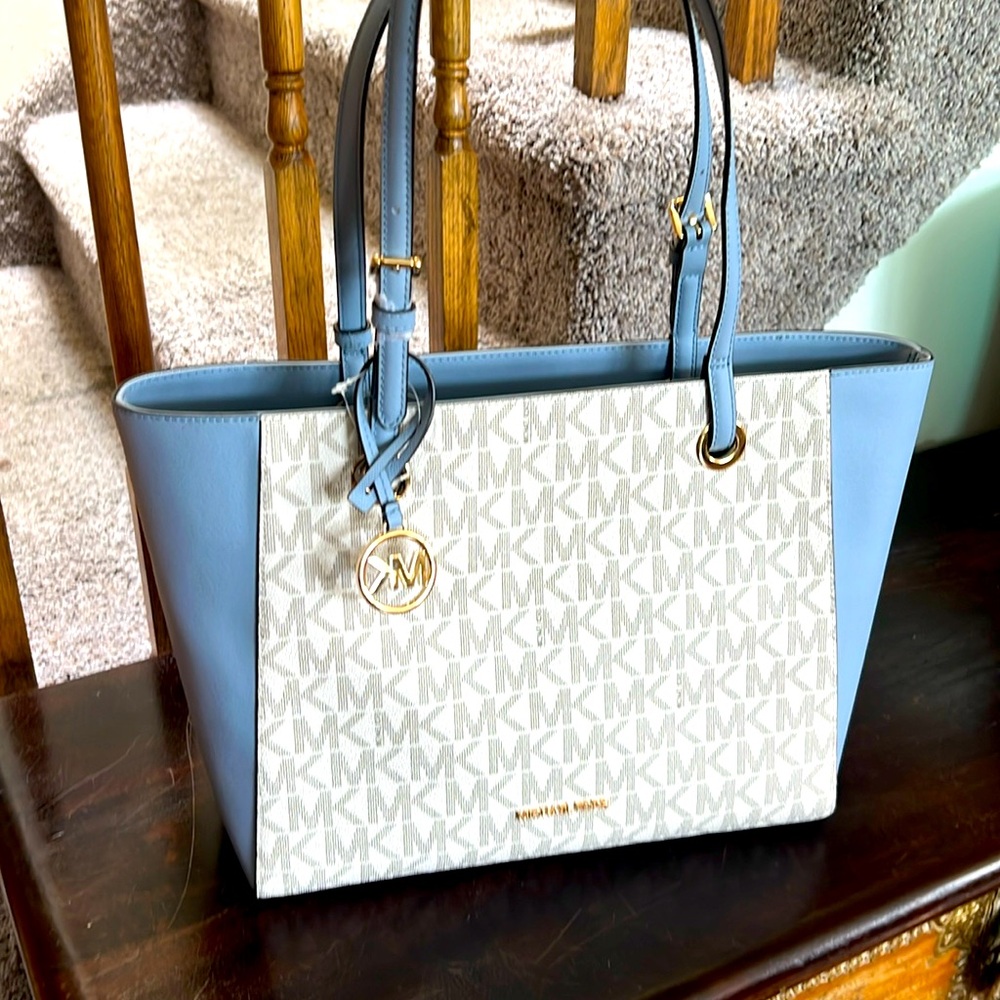 New Michael Kors Purse